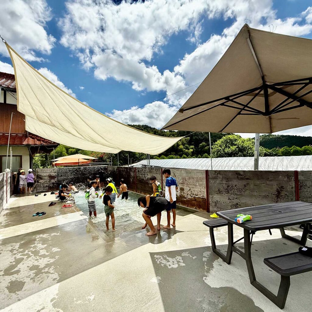 プール庭［キャンプ泊］