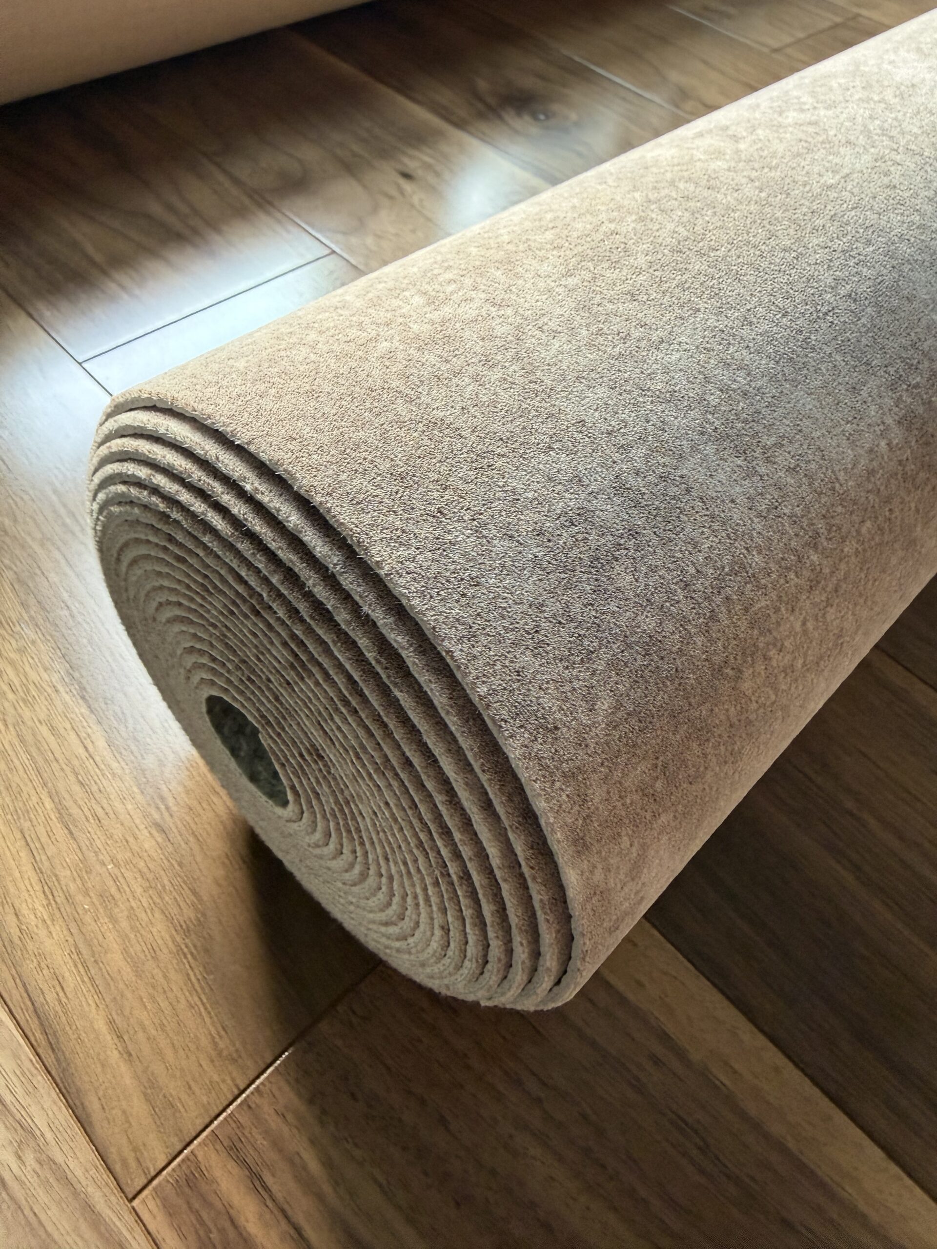 犬の足腰に優しい滑らない床材｜高グリップ床シートの素材（ペット対応）